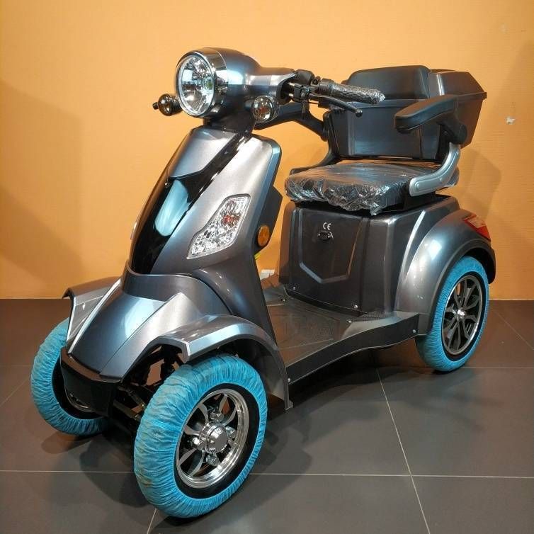 Скутер на 4 колесах. Электроскутер Trike Quad 2021 1000w. Четырехколесный электроскутер а скутер 4. Электроскутер четырехколесный hl-e2118. Электроскутер Yuki 3 колеса.